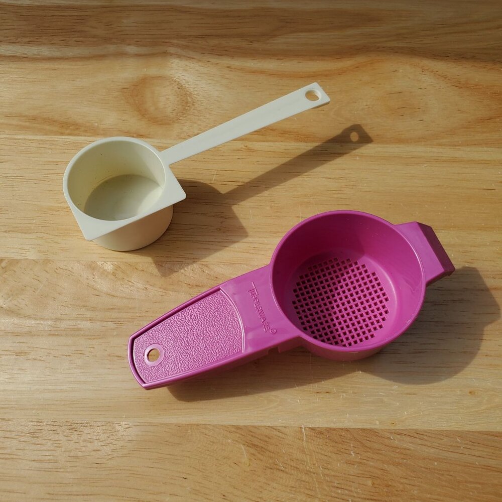 Vintage Tupperware Party Hostess Game Gifts Coffee Scoop, Pink Tea Strainer 1991